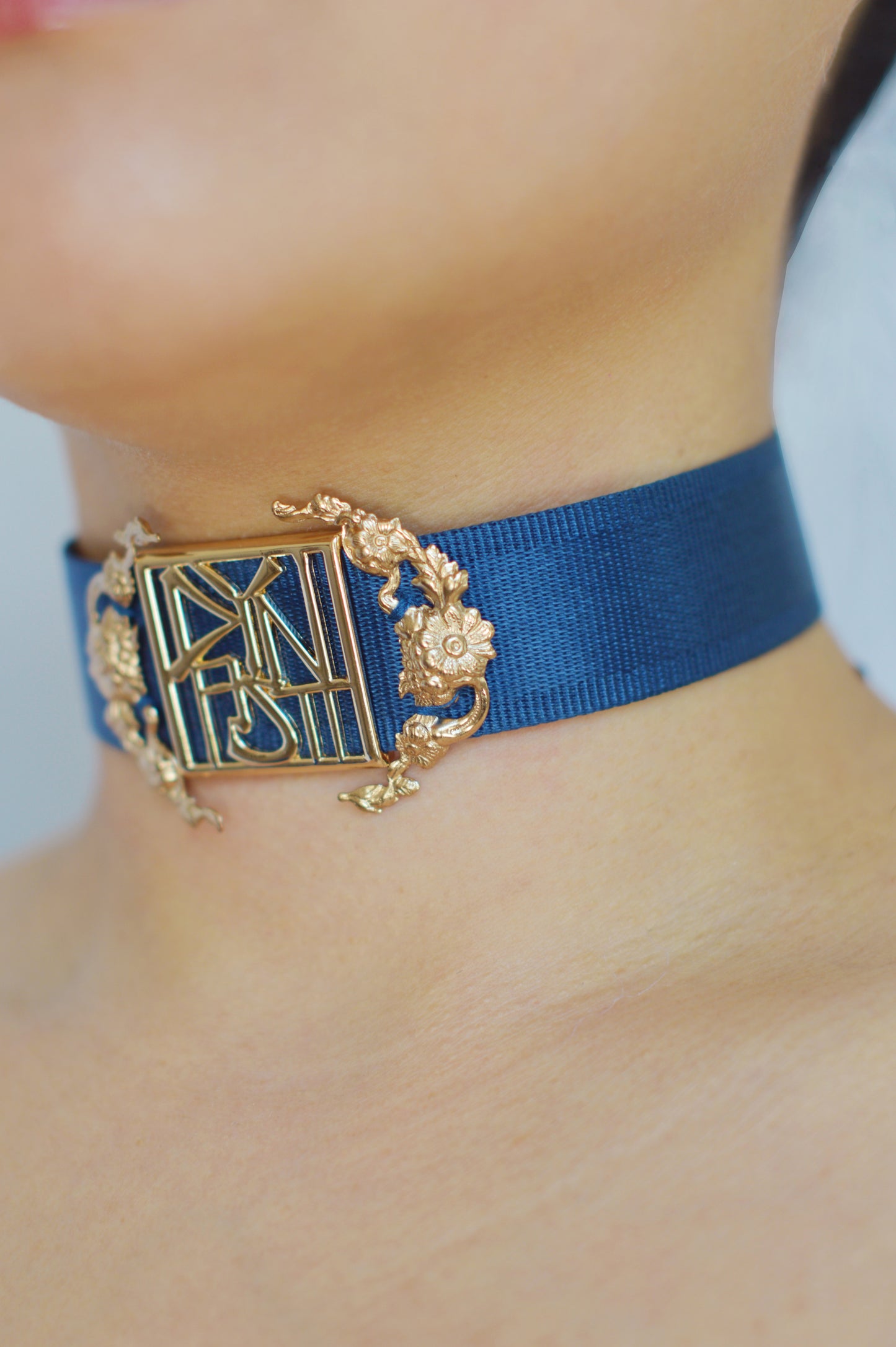 Royal Iris Choker
